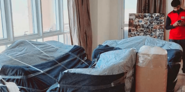 International Movers in Dubai International movers Dubai preparing shipment for overseas relocation